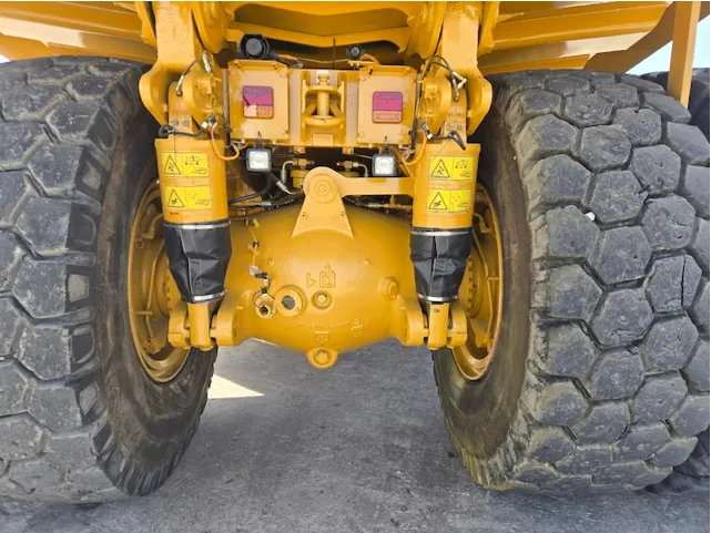 Camión todoterreno Caterpillar 773G - Image 9