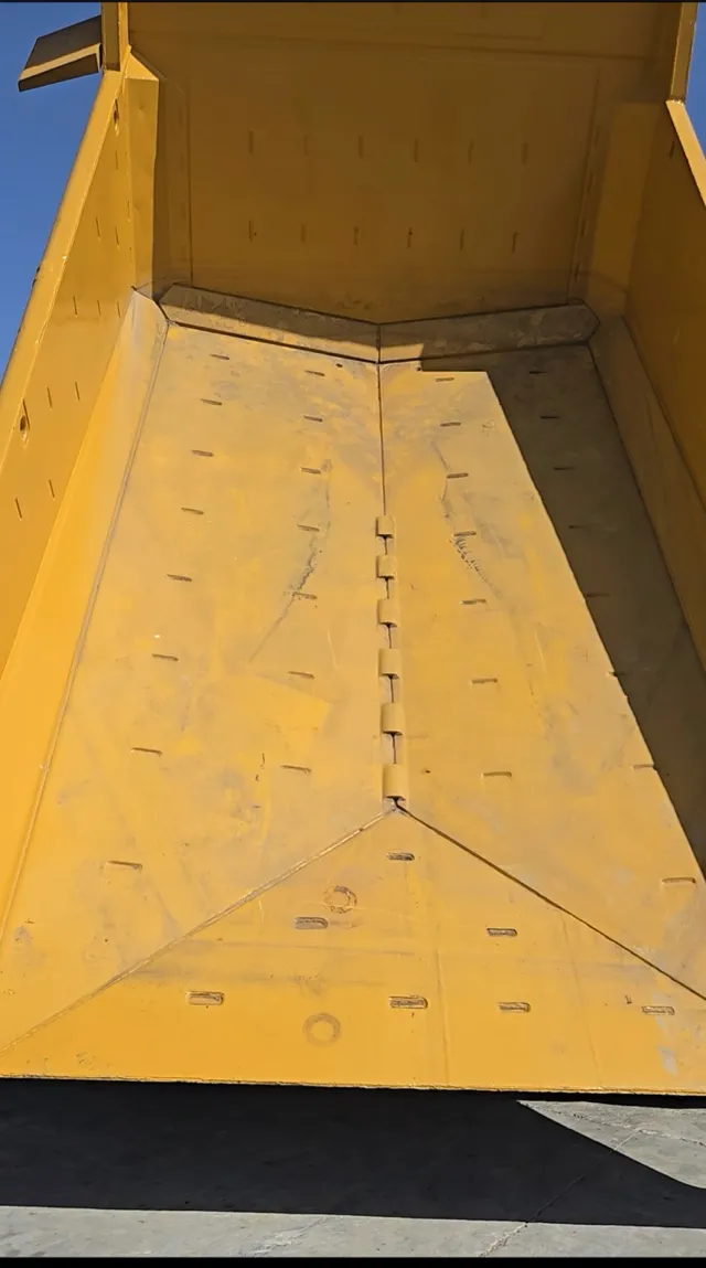 Camión todoterreno Caterpillar 773G - Image 6
