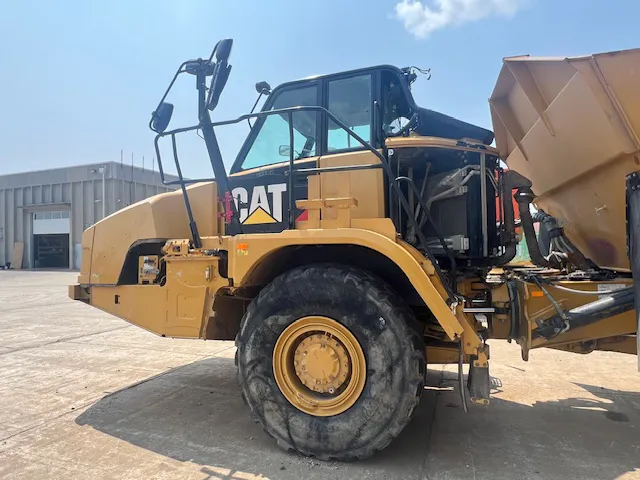 Camión todoterreno Caterpillar 730C - Image 9